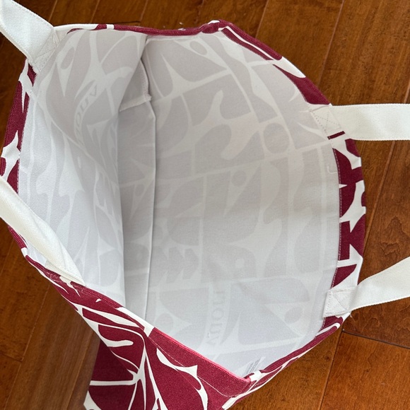 Vuori Maroon and Cream Graphic Tote - Picture 3 of 5